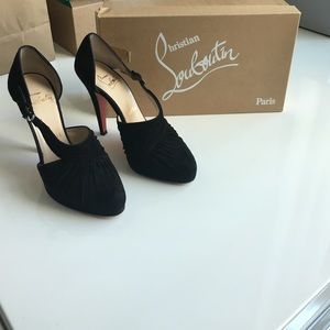 Christian Louboutin Size 6 suede black pumps.