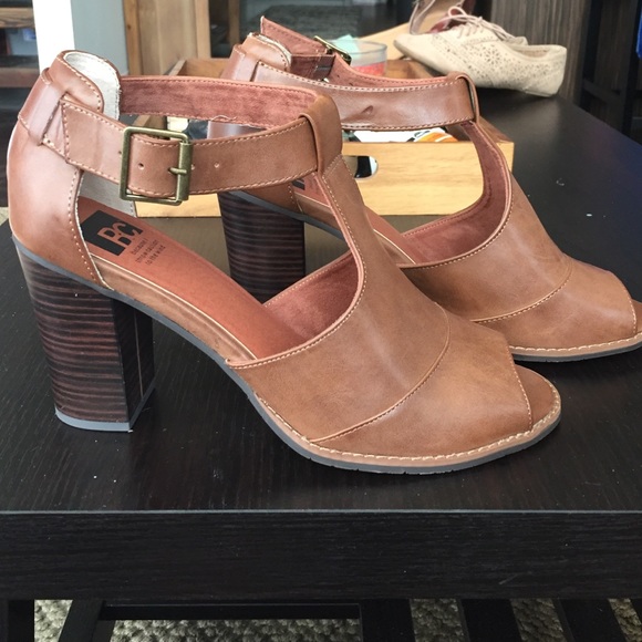 *reposh!* Super cute peep toe heels!