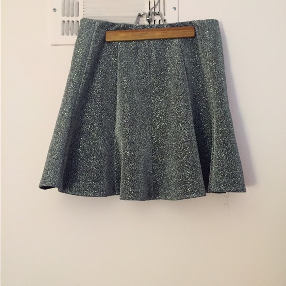 Express "flippy" metallic flare skirt, sz. 6 - Picture 2 of 4