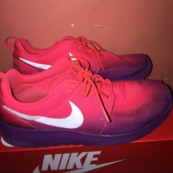 Nike Shoes - Gradient ombré Nike roshes