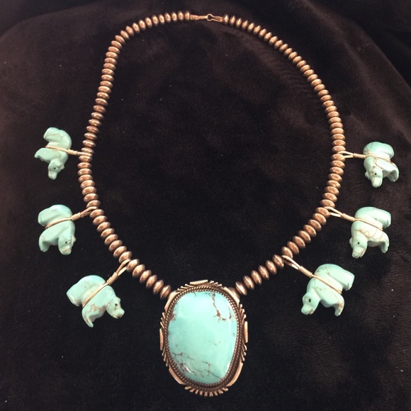 Jewelry - zuni turquoise bears  necklace