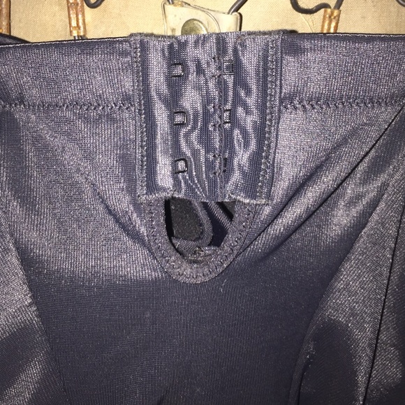 Maidenform under-garment wear - Picture 4 of 4