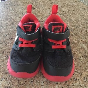Nike Toddler Size 7 shoes