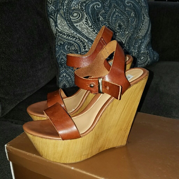 Sandals - Picture 2 of 4