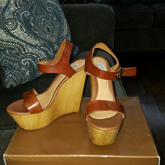 Sandals - Picture 3 of 4