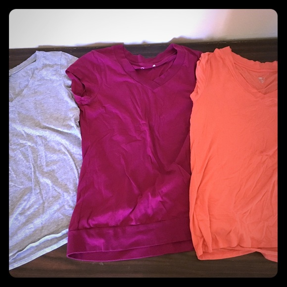**bundle** a set of 3 shirts