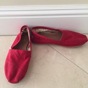 Red Classic TOMS.