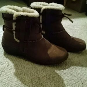 Snow boots