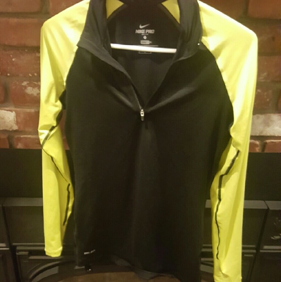 Nike pro running 1/4 zip top