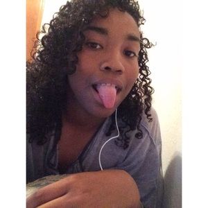 Meet your Posher, Reshea