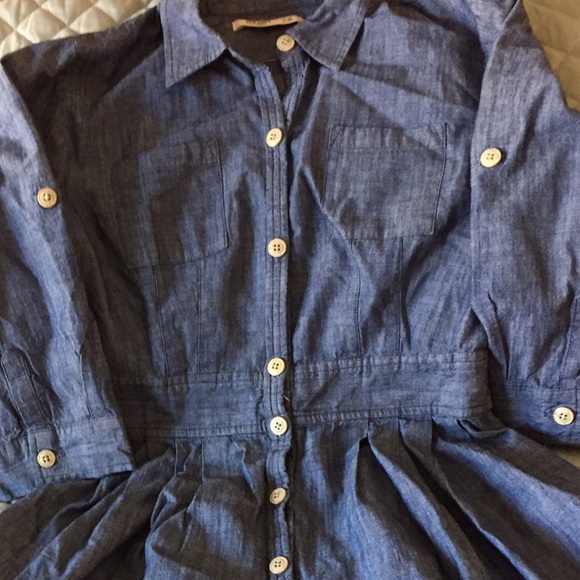 Old Navy blue jean dress, size 8, imo fits 6.