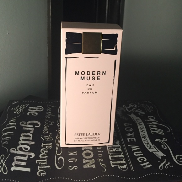 💋PRICE IS FIRM!!!!!💋Modern muse perfume