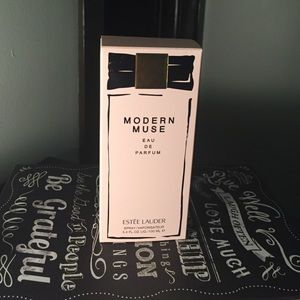 💋PRICE IS FIRM!!!!!💋Modern muse perfume
