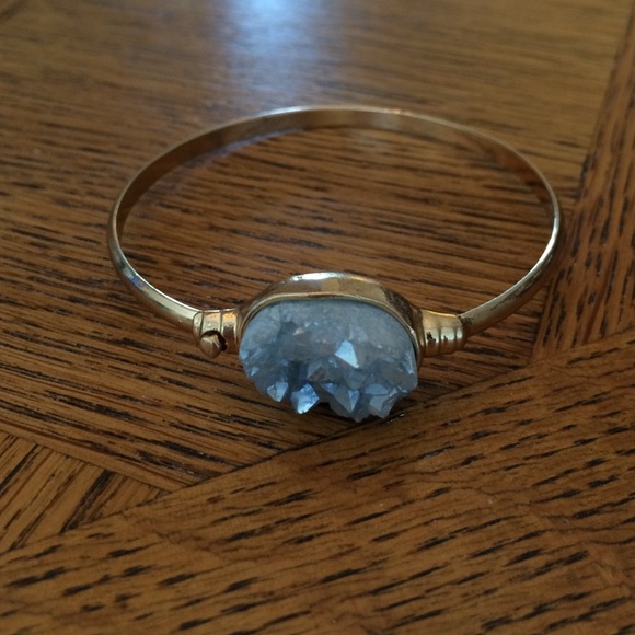 Gold bracelet with blue druzy stone