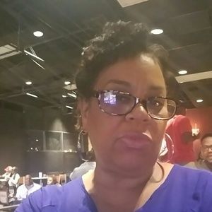 Meet your Posher, Angelique