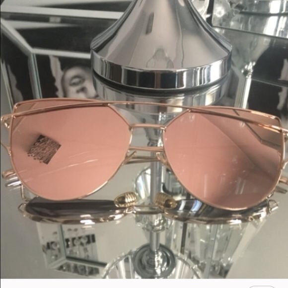 Rose gold mirrored sunglasses