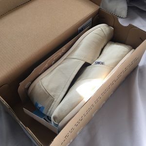 Classic Toms in Ivory Grosgrain