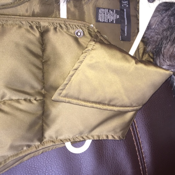 Olive green vest with faux fur collar - Picture 4 of 4