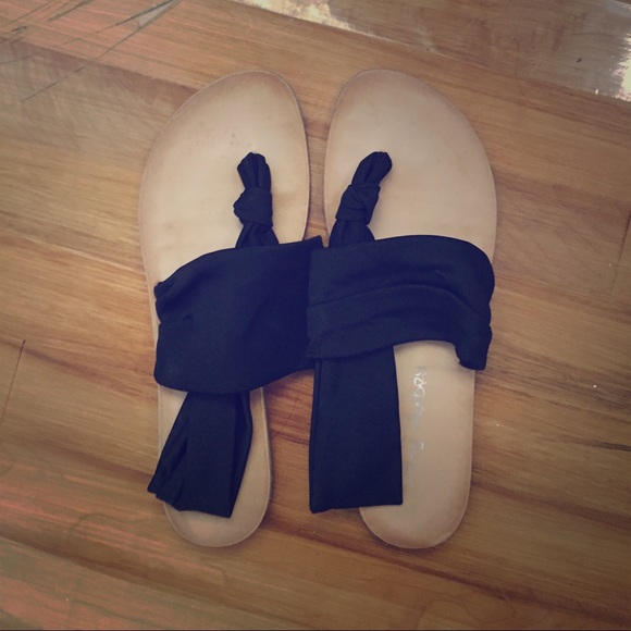 Dirty Laundry Sandals. Size 9.5. Retail at $19.99.