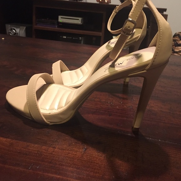 BRAND NEW NUDE STRAP HEELS - Picture 2 of 4
