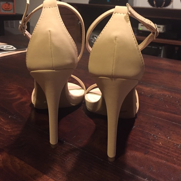 BRAND NEW NUDE STRAP HEELS - Picture 3 of 4