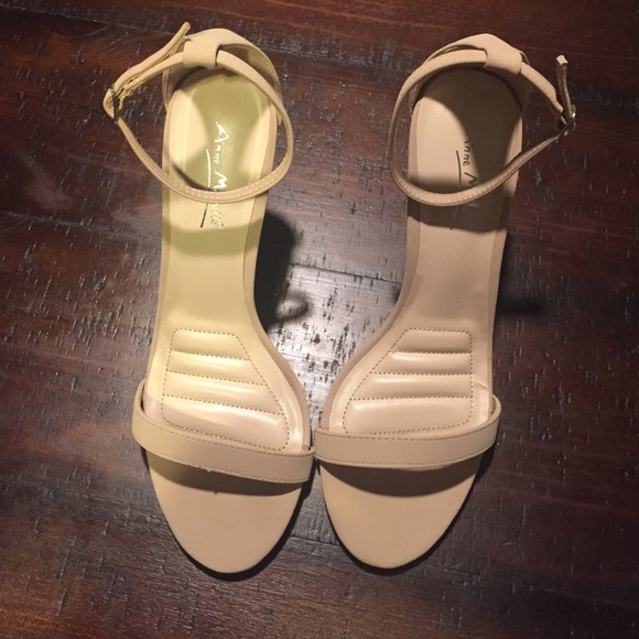 BRAND NEW NUDE STRAP HEELS - Picture 4 of 4