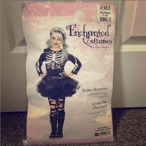 Enchanted costume: scary Skeleton