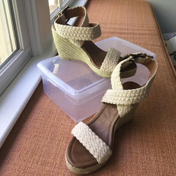 Woven wedge sandals