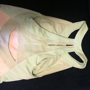 Lululemon fitness top / Size 4 / built in bra