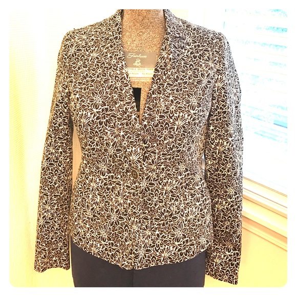 Black and white flowered Blazer by Rafaella size 6