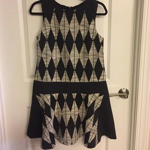 Great patterned work to play dress