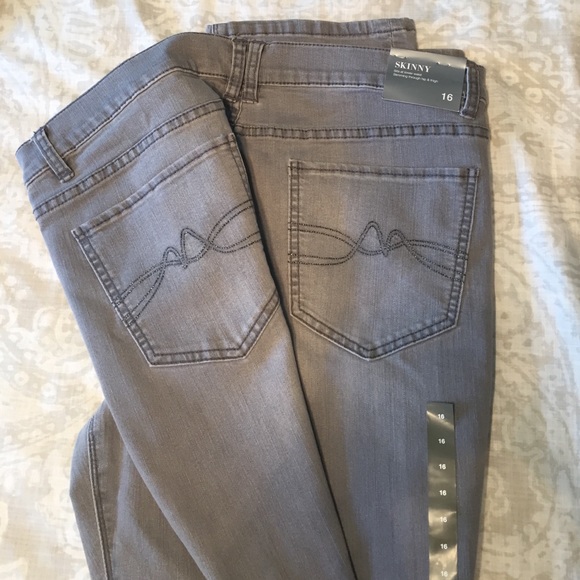 New York and Company skinny jeans