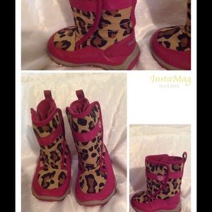 Children snow boots .