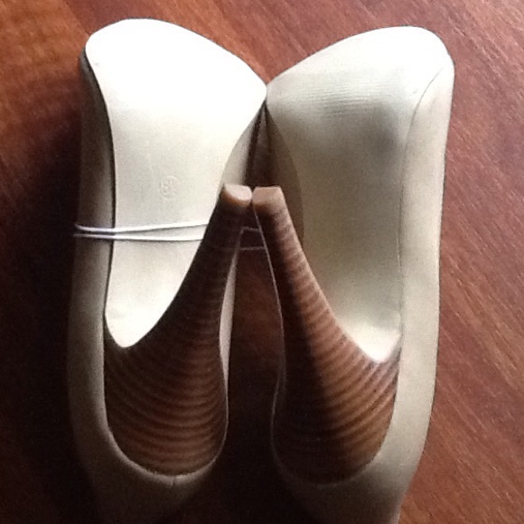 Cream Color Pumps - Picture 3 of 3
