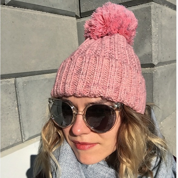 1️⃣ LEFT! 1️⃣ - PINK POM BEANIE HAT - - Picture 2 of 4