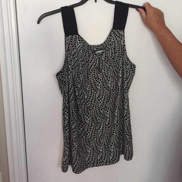 *Price dropped* New York & Co keyhole sleeveless