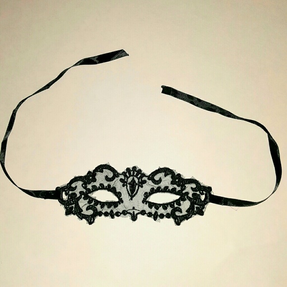 Lace eye mask