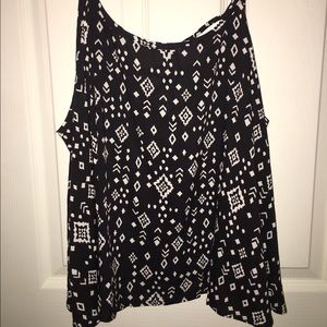 Black and white pattern top