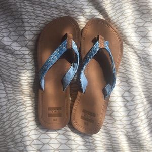 Toms tan and light blue flip flops