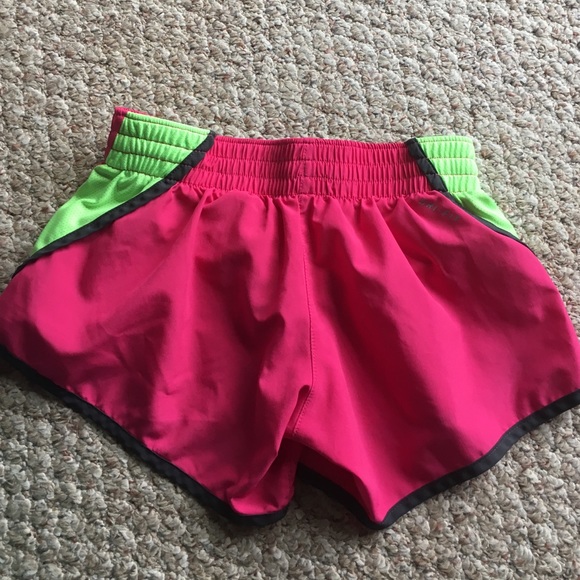 Girls M Nike running shorts - Picture 2 of 3