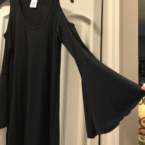 NWOT Shoulder cut out long sleeve gray top - Picture 4 of 4