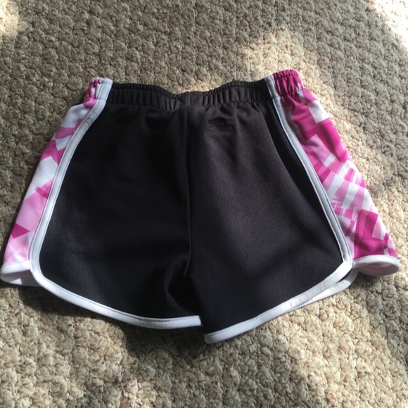 Girls under armour shorts youth small - Picture 2 of 3