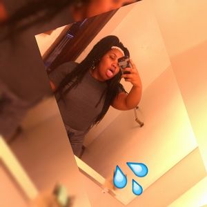 Meet your Posher, Monique