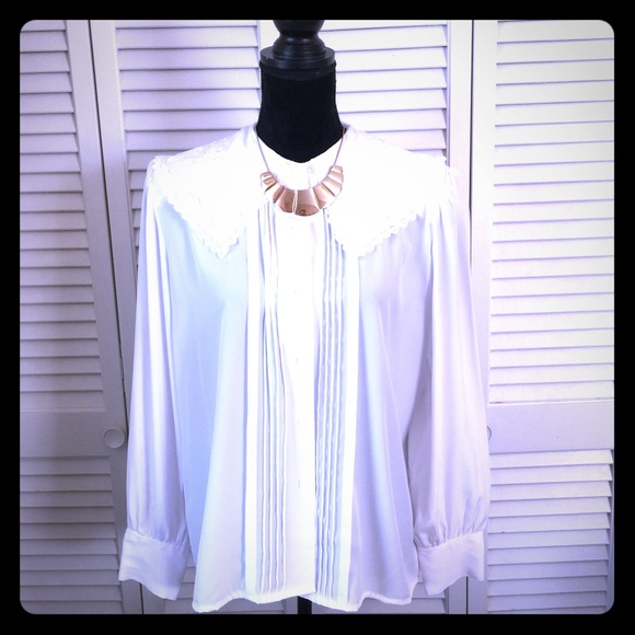 🌷Beautiful Button Front Blouse🌷