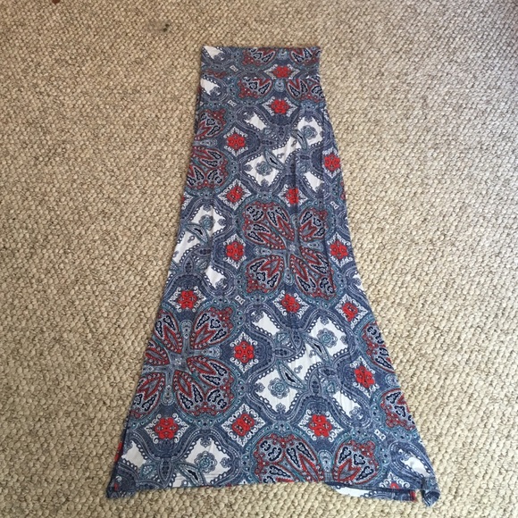 Maxi skirt with side slits