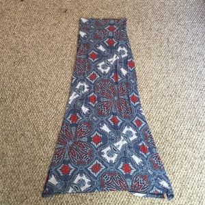 Maxi skirt with side slits