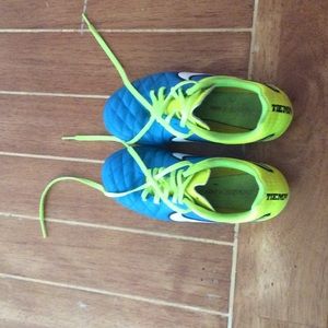 NIKE TIEMPO/ SOCCER SHOES