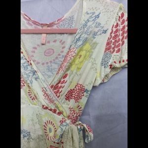 CLEARANCE Wrap top with cap sleeve