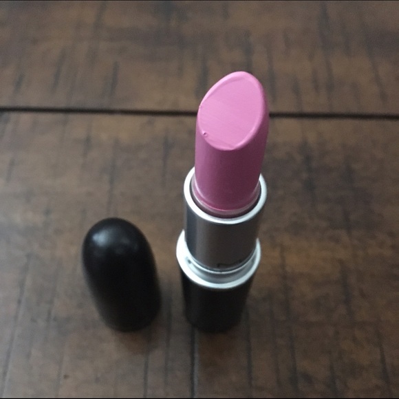 MAC Nicki Minaj PINK FRIDAY Satin Lipstick