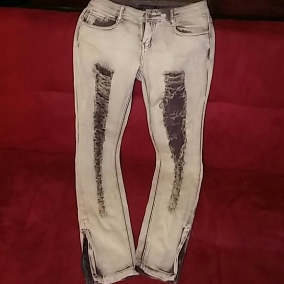 Stylish "Ripped" Jeans - Picture 2 of 4
